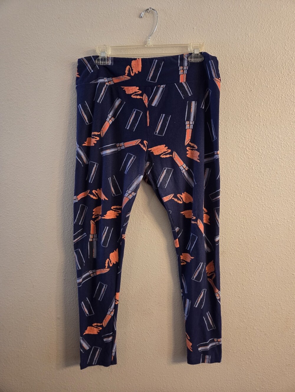 LuLaRoe Tall & Curvy Leggings – Lipstick Print